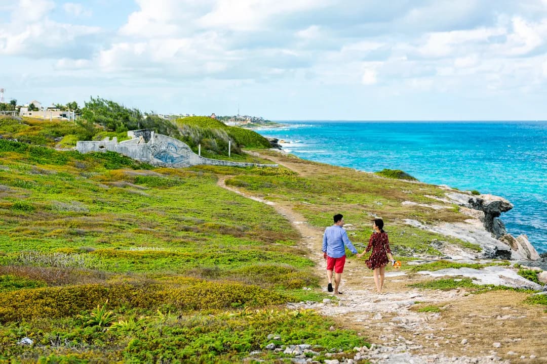 Couple walking the coastal path at the southern tip of Isla Mujeres